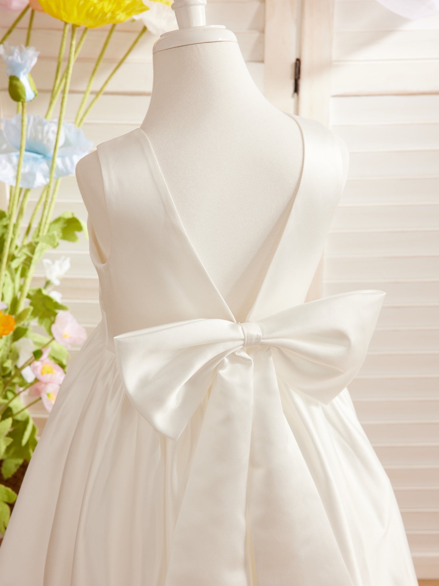 Elegant A-line Satin V-Back Bow Knee-length Flower Girl Dress