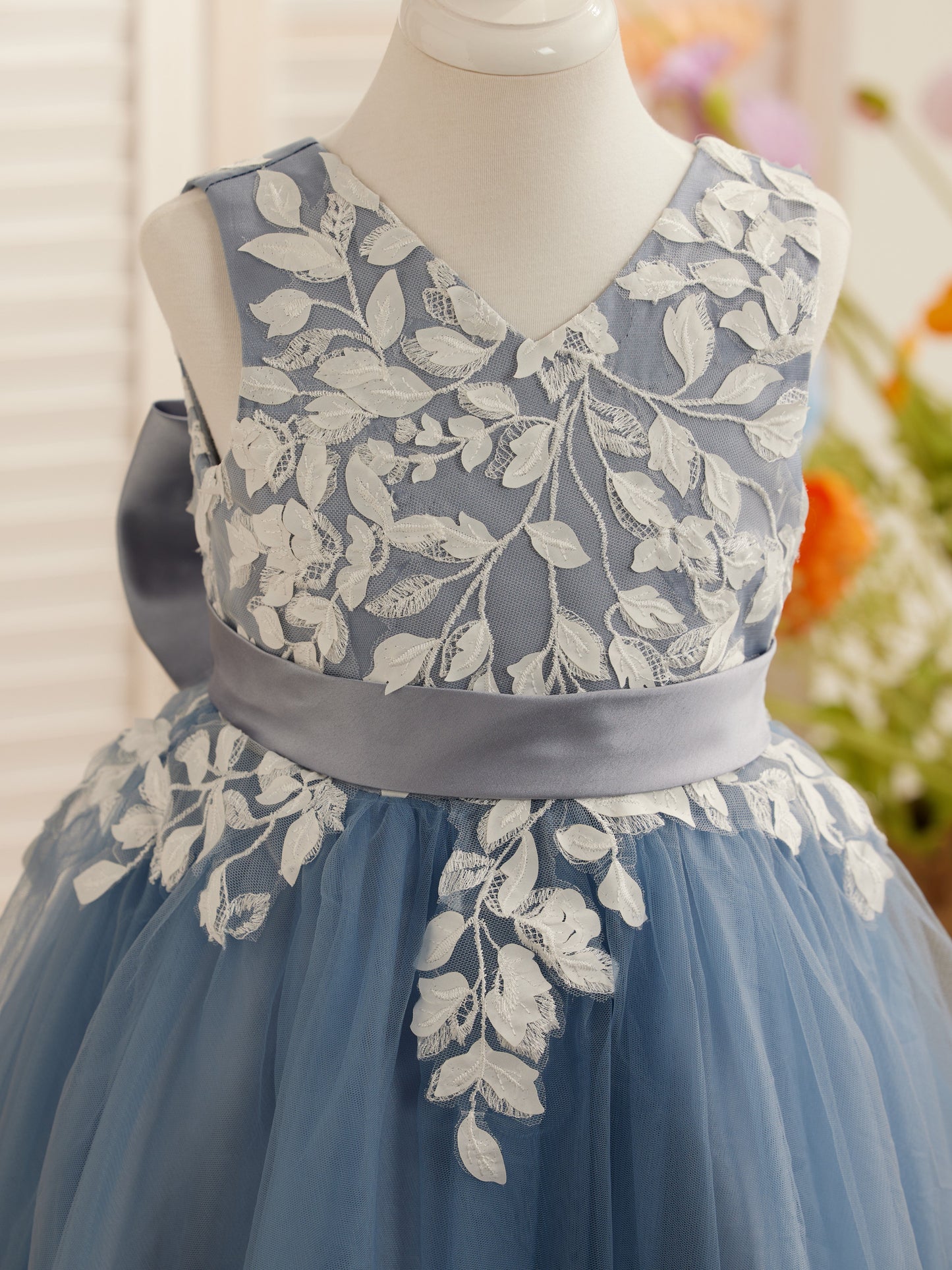 Sleeveless Lace Tulle Knee Length Flower Girl Dress