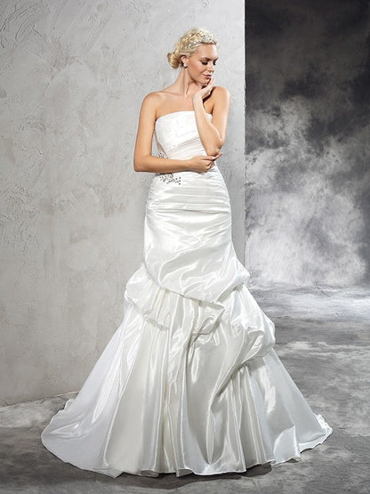 Sheath/Column Strapless Pleats Sleeveless Long Satin Wedding Dresses