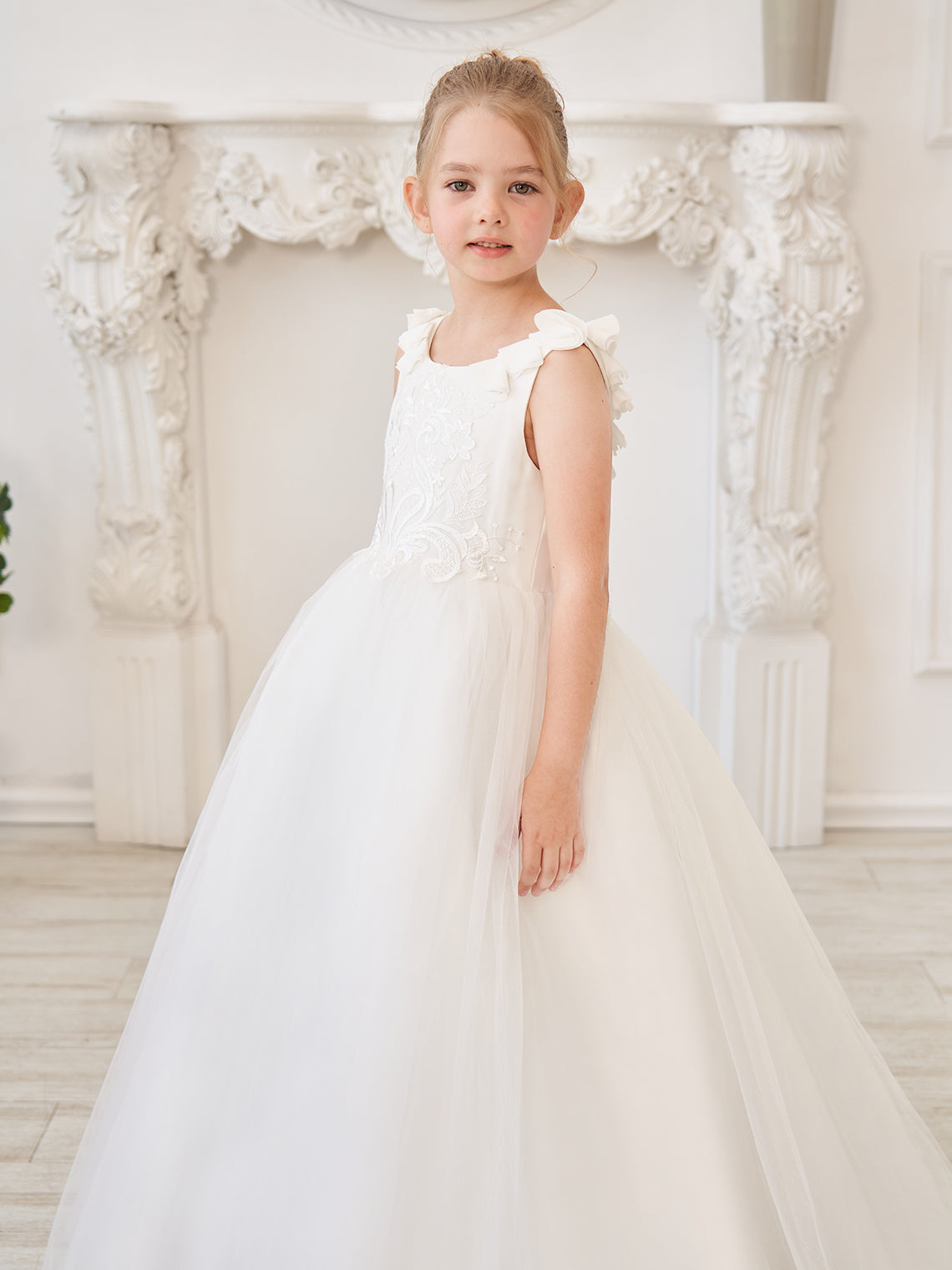 Elegant White Tulle Flower Girl Dress with Sweep Train