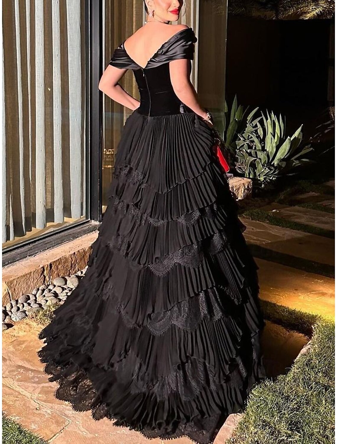 Elegantes Kleid, formeller Abschlussball, bodenlang, kurze Ärmel, herzförmiger Ausschnitt, Spitze, mit Rüschen, Abschlussballkleider