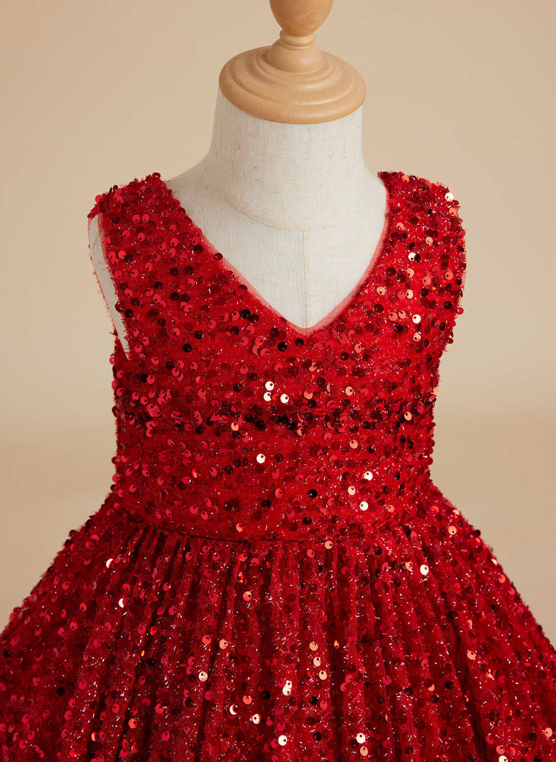 Dazzling Red Sequined Princess Ball Gown with V-Neck and Court Train for Girls