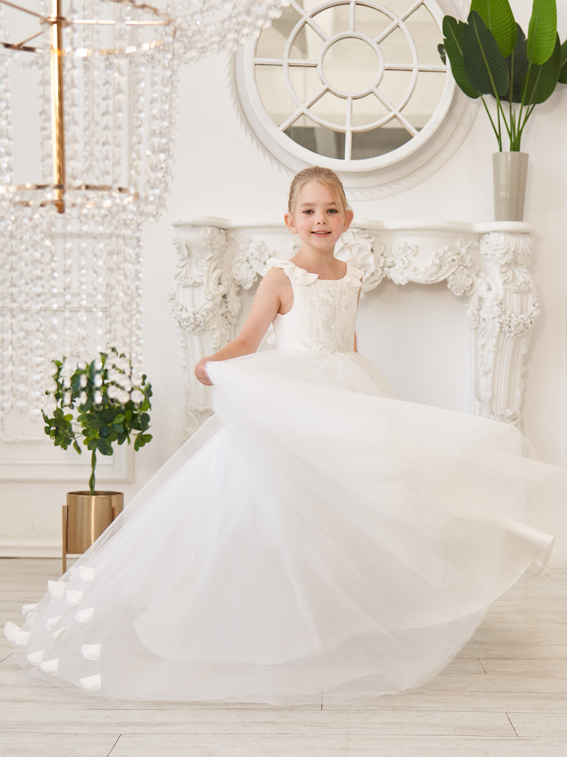 Elegant White Tulle Flower Girl Dress with Sweep Train