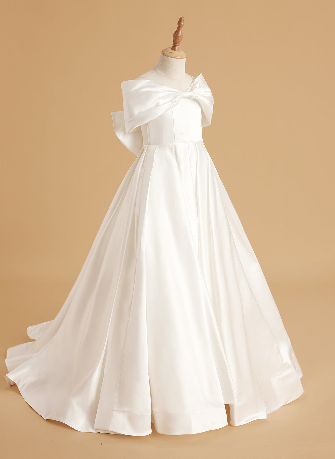 Elegant Ivory Satin Princess Ball Gown with Sweep Train and Bow for Flower Girls