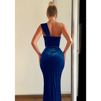 Langes Ballkleid aus Samt mit einer Schulter und Falten in Blau mit Schlitz 