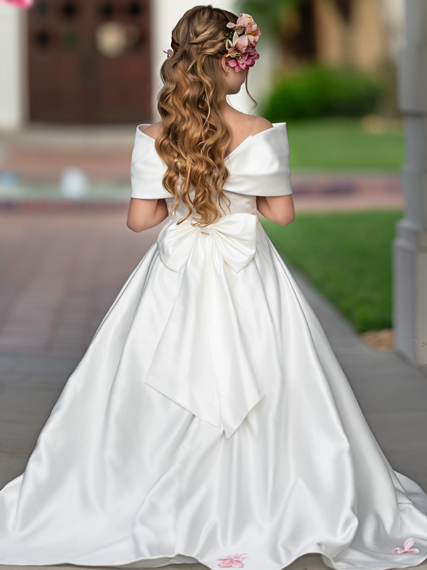 Elegant Ivory Satin Princess Ball Gown with Sweep Train and Bow for Flower Girls