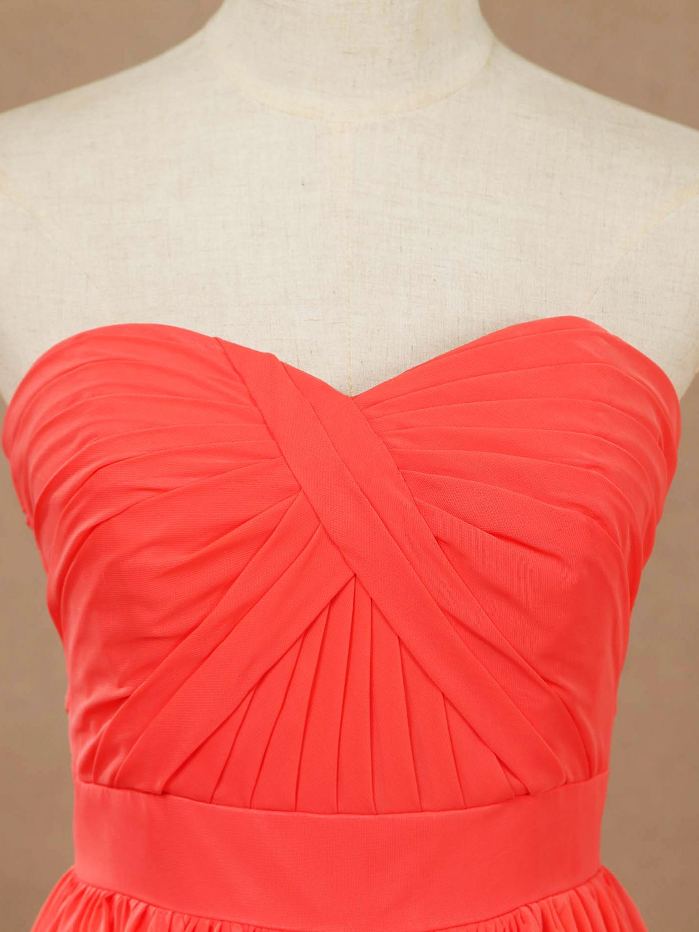 Vestido de dama de honor convertible de gasa coral, corte A, un hombro, cuello halter, sin tirantes, escote en forma de corazón 