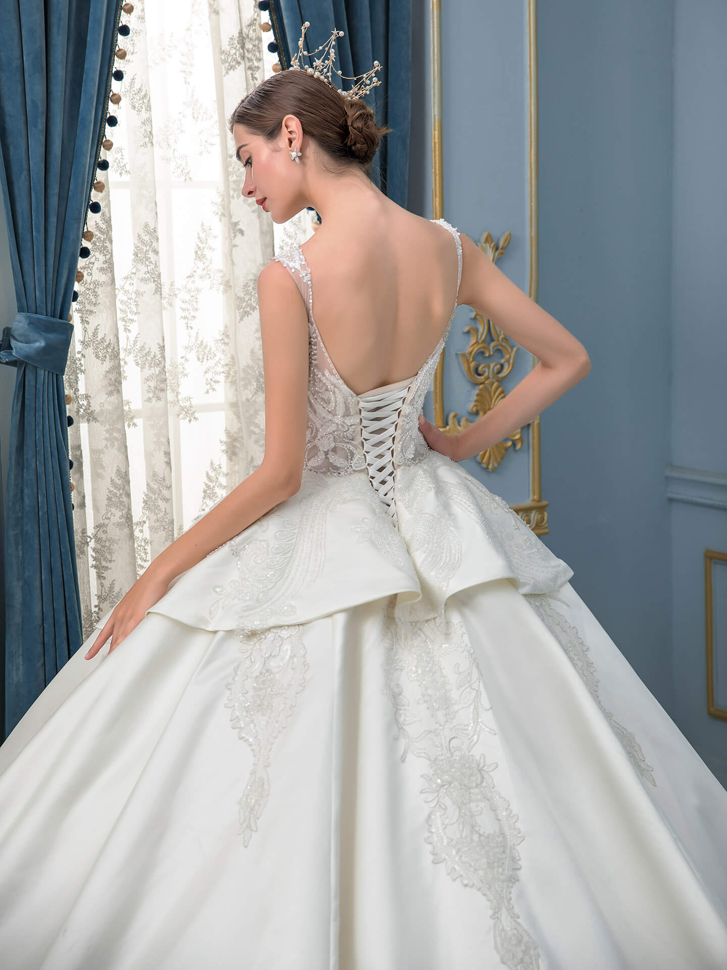 Ball Gown Wedding Dresses Handmade Beaded Luxurious Floor Length Sleeveless With Long Train