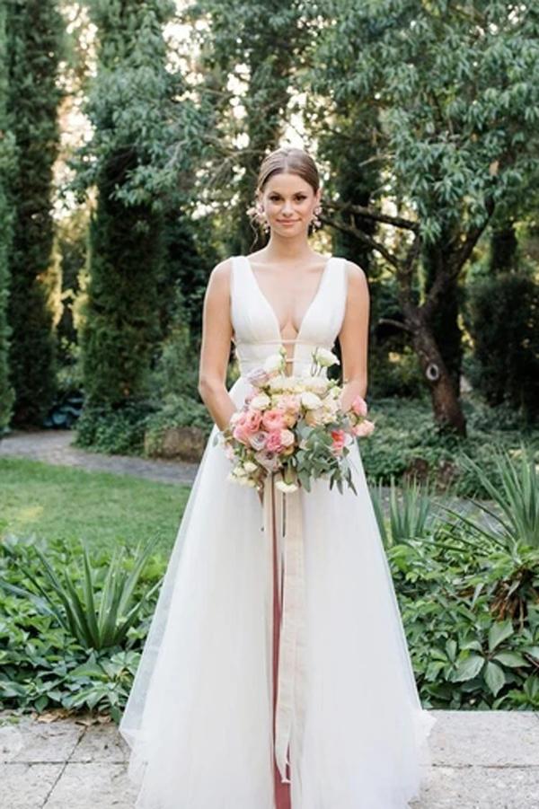 NumberSea Simple V Neckline Tulle Ball Gown Wedding Dress Plunging Style Bridal Gown,MW387