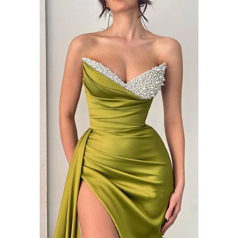 Sexy V-Ausschnitt Satin Plissee Perlen Langes Ballkleid mit Schlitz