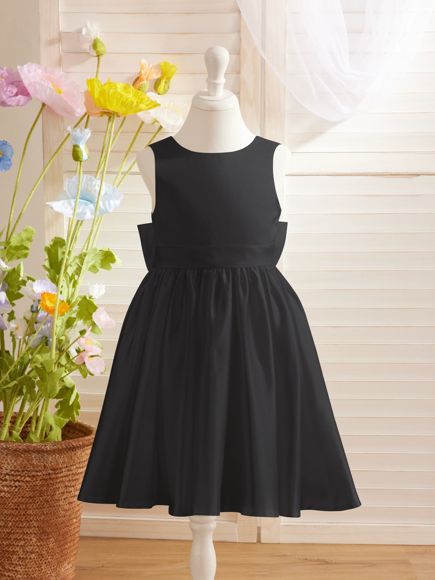 Elegant A-line Satin V-Back Bow Knee-length Flower Girl Dress