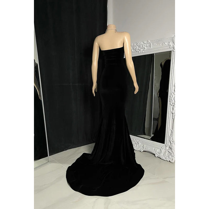 Sheath/Column Strapless Velvet Split Sleeveless Prom Dress For Black Slay