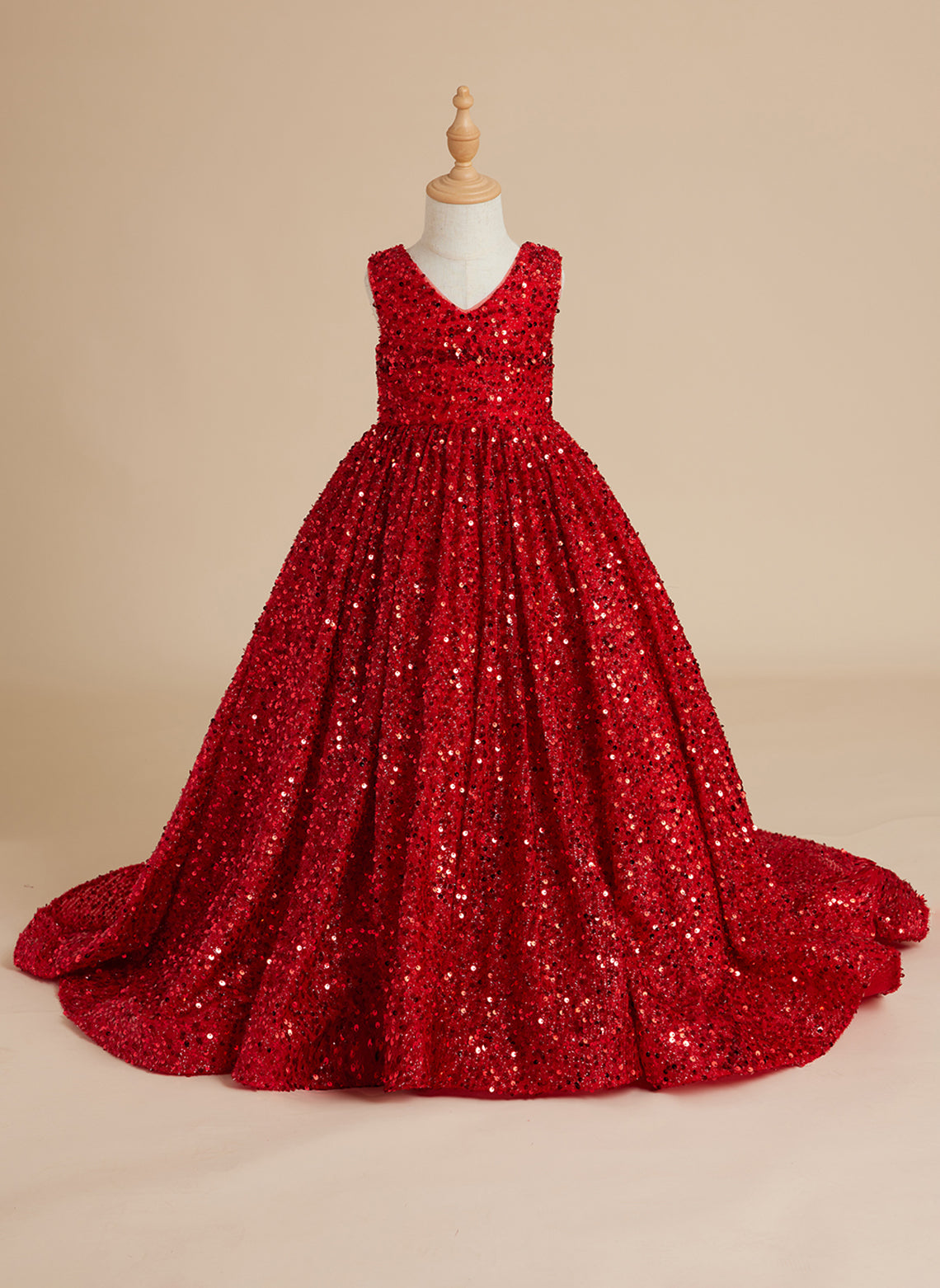 Dazzling Red Sequined Princess Ball Gown with V-Neck and Court Train for Girls