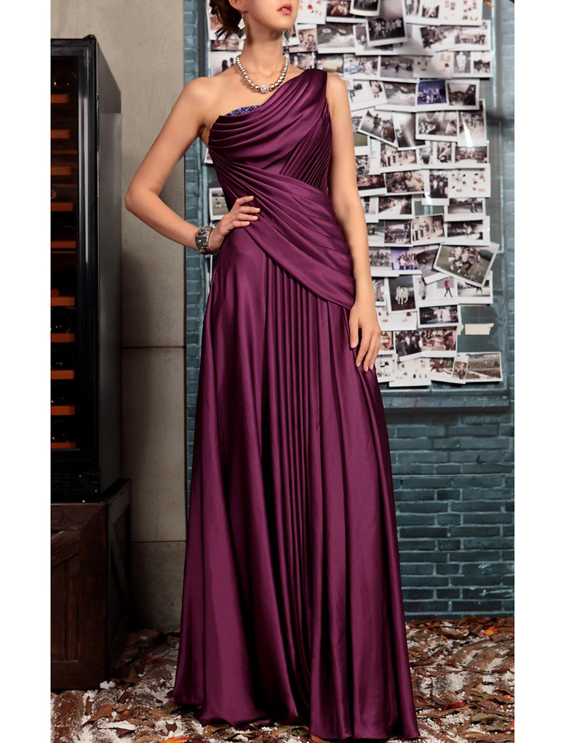 Etuikleid Schwarzes Abendkleid Elegantes Kleid Formeller Abend Bodenlang Ärmellos Eine Schulter Herbst Hochzeitsgast Satin Rückenfrei mit Falten Kristalle Drapierung