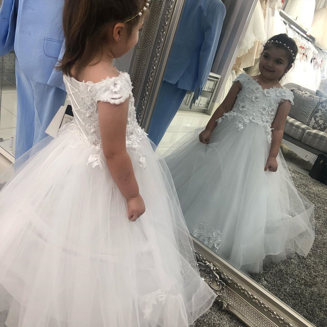 Long A-line Off the shoulder Tulle Lace Flower Girl Dresses with Cap sleeves