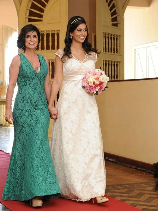 Sheath/Column Lace V-neck Sleeveless Floor-Length Mother of the Bride Dresses