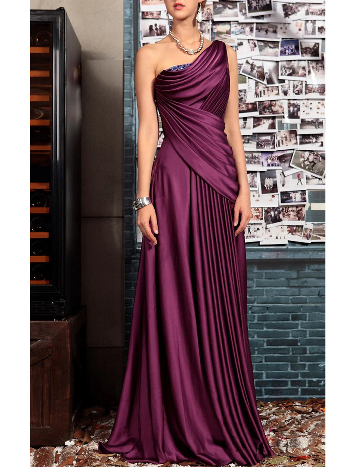 Etuikleid Schwarzes Abendkleid Elegantes Kleid Formeller Abend Bodenlang Ärmellos Eine Schulter Herbst Hochzeitsgast Satin Rückenfrei mit Falten Kristalle Drapierung