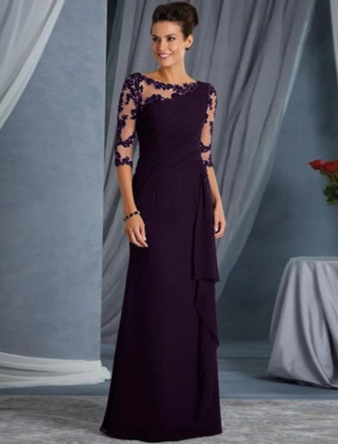 Schwarzes Etuikleid, Abendkleid in Übergröße, elegantes Kleid, formeller Abend, bodenlang, Halbarm, Juwelenhals, Herbst, Hochzeitsgast, Spitze mit Applikationen