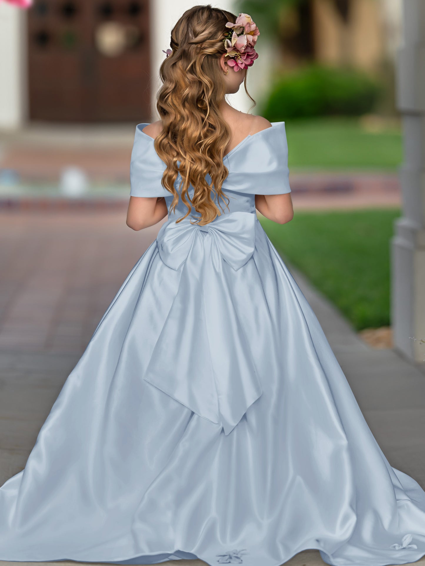 Elegant Ivory Satin Princess Ball Gown with Sweep Train and Bow for Flower Girls